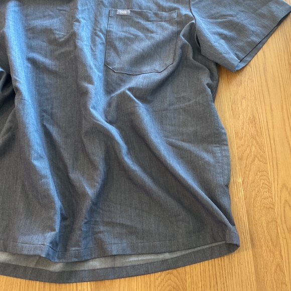 Men’s FIGS Chisec Scrub Top size XXL Graphite gray - Picture 8 of 11